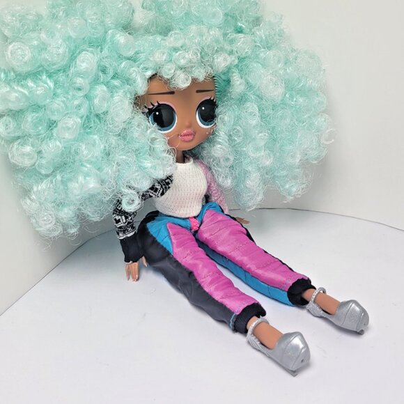 Lol Surprise OMG Winter Chill Icy Gurl 10" inch Doll Curly Teal Hair no Jacket - Picture 9 of 10
